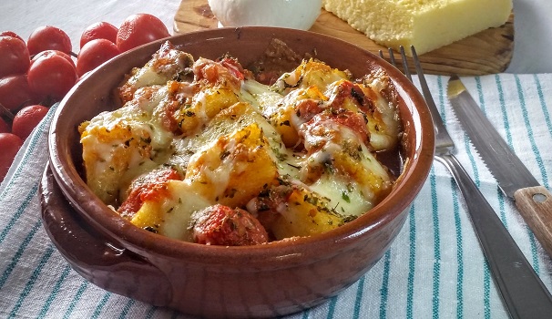 gnocchi di polenta con pomodoro e mozzarella