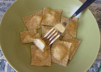 Ravioli con cuore di formaggio liquido squisiti