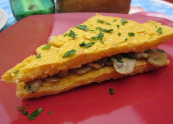 Sandwich di polenta con funghi