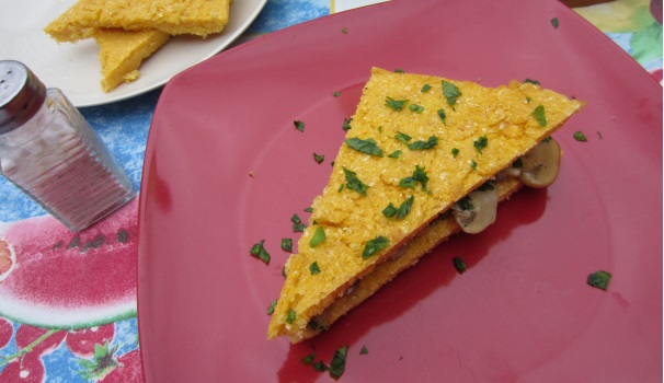 Ed ecco pronti i sandwich di polenta con funghi.