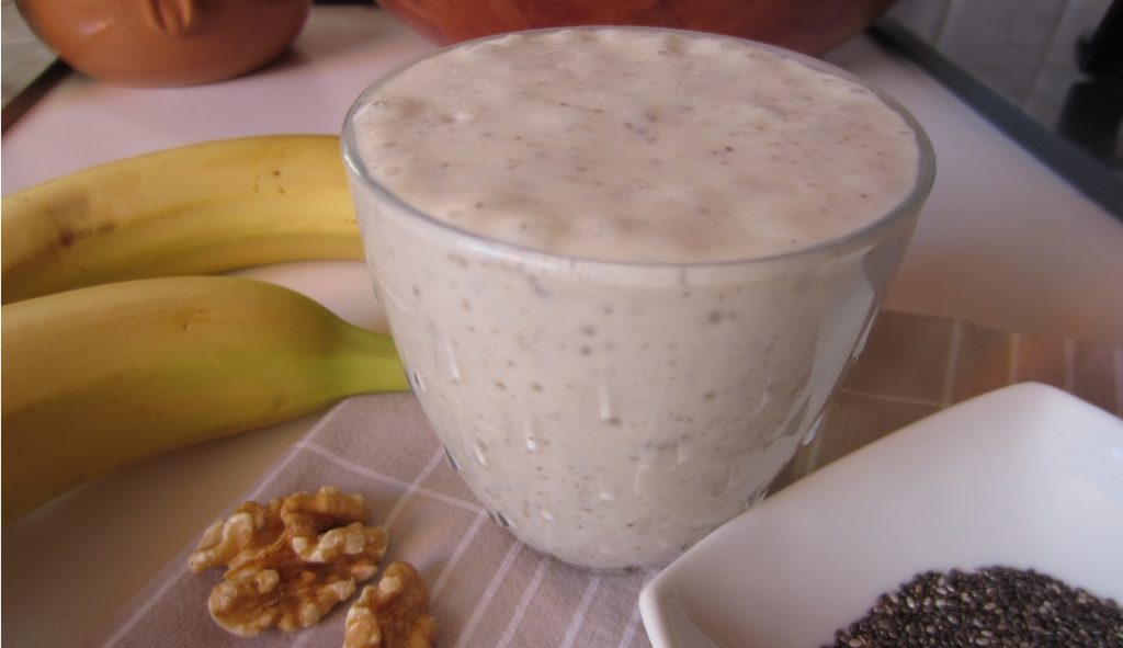 Smoothie con banana e semi di chia cremoso