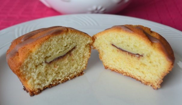 Dopo esservi un po’ divertiti con le decorazioni ecco pronti da servire i vostri muffin ripieni di cioccolato kinder.