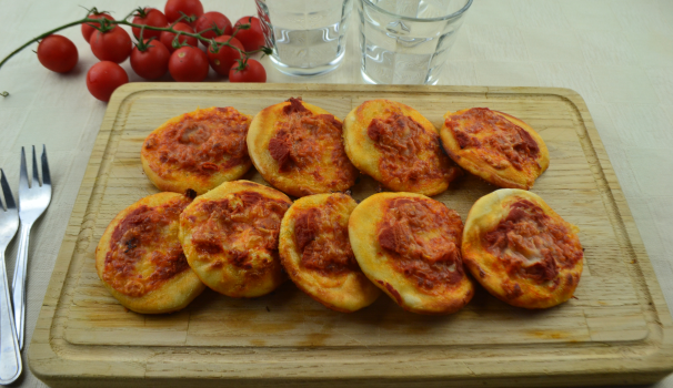 Dopo 20 minuti di cottura ecco pronte da servire le vostre pizzette.