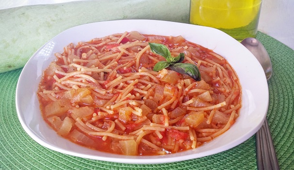 Ed ecco la minestra di pasta e zucca pronta da gustare.