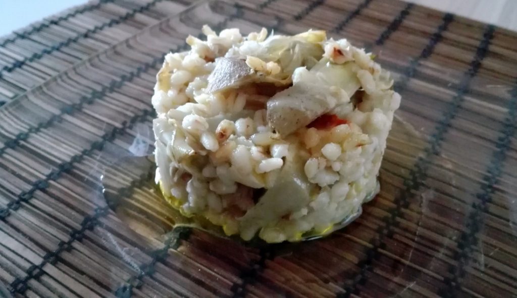 Impiattamento finale: orzotto con carciofi e scamorza