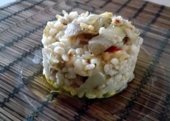 Impiattamento finale: orzotto con carciofi e scamorza