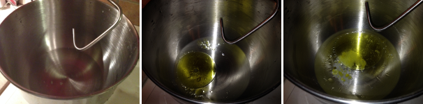 Per preparare i grissini, mettete nel cestello della planetaria l’acqua intiepidita, poi aggiungete l’olio extravergine di oliva, il sale e lo zucchero.
