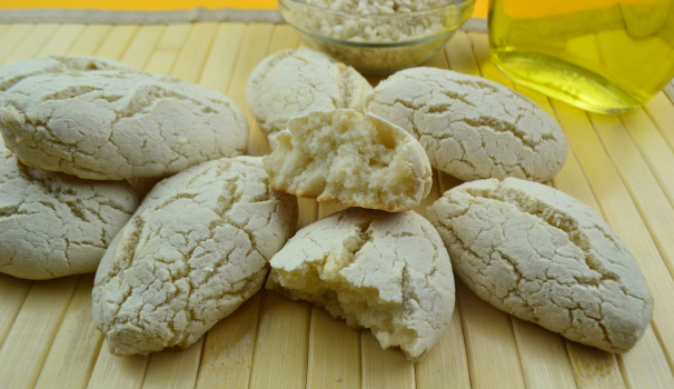 Dopo aver cotto tutto in forno statico a 180 gradi per 20 minuti, ecco pronto il pane senza glutine con farina di riso.