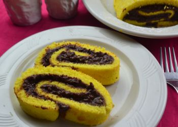 rotolo alla vaniglia ripieno di budino al cioccolato foto principale