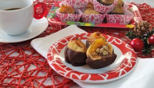 fichi secchi ripieni al cioccolato Impiattamento finale: fichi secchi ripieni al cioccolato
