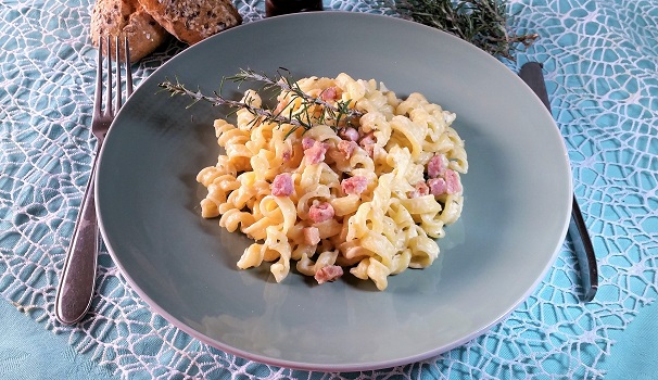 Ed ecco pronta e buona da gustare la pasta con pancetta e brie.