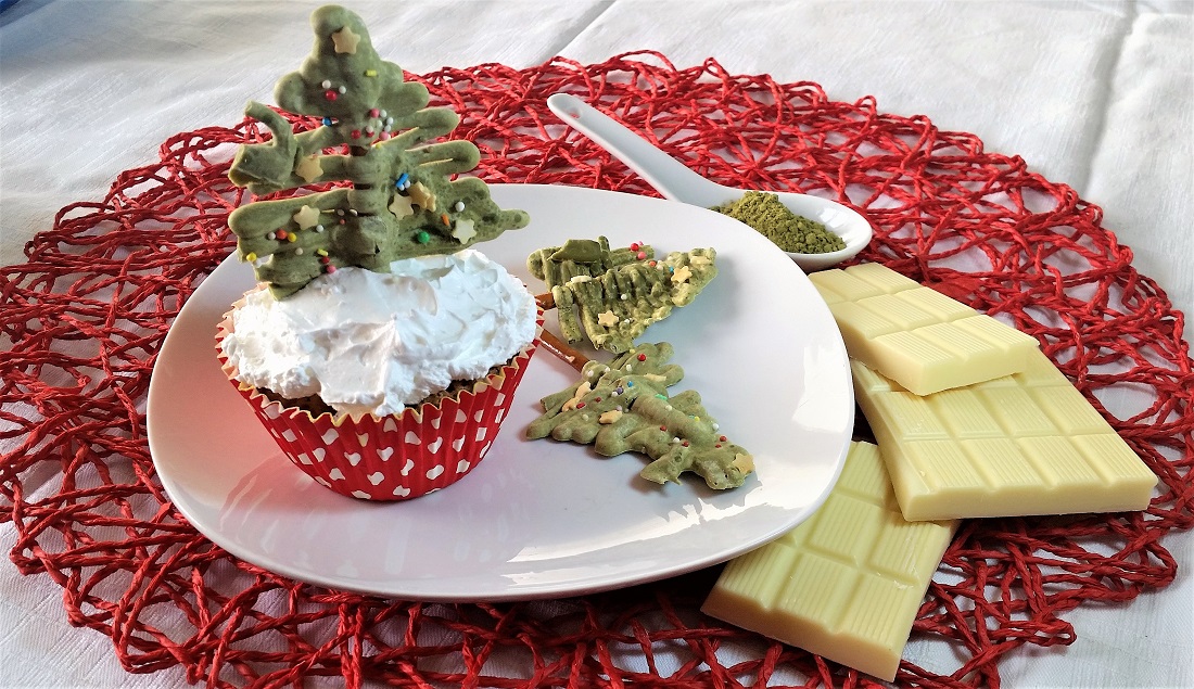 Ed ecco i deliziosi alberelli di cioccolato con tè matcha pronti da gustare.