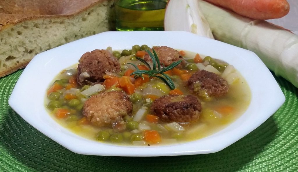 minetra di verdure con polpette di pane