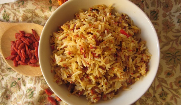 Il riso basmati con bacche di Goji è pronto per essere portato in tavola.