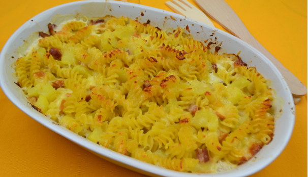 pasta e patate al forno foto fine procediemento