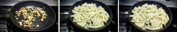 Cuocete fino a quando i gamberi non saranno cotti. Nel frattempo portate a bollore una pentola con abbondante acqua salata e cuocete la pasta. Scolate la pasta al dente e trasferitela nella padella con il sugo. Mescolate per amalgamare tutti gli ingredienti. Completate con una spolverata di pepe e qualche fogliolina di basilico fresco.