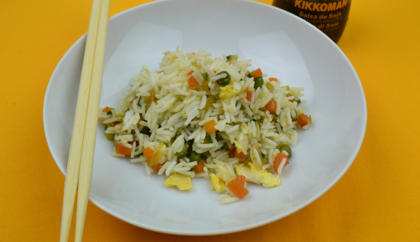Dopo aver fatto saltare in padella per 2 minuti, ecco pronto da servire il vostro riso alla cantonese vegetariano.