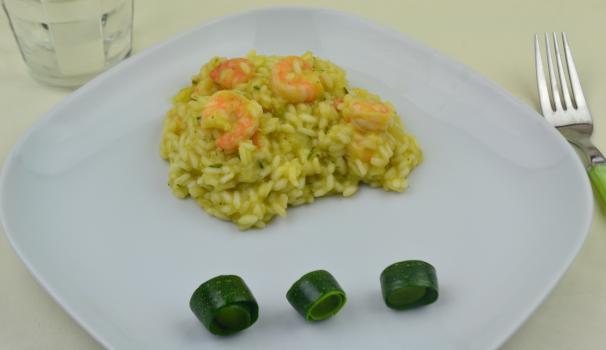 risotto alla crema di zucchine con gamberi foto fine proc