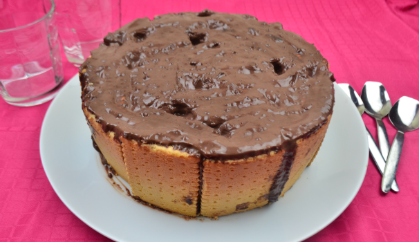 Ed ecco finalmente la vostra stupenda torta di biscotti e budino al cioccolato.