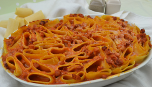 torta di paccheri in piedi foto principale torta di paccheri in piedi foto principale