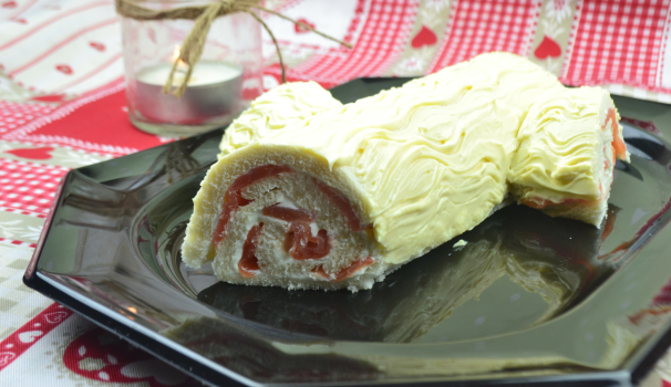 Dopo aver praticato con la forchetta delle striature per dare l’effetto legno, il tronchetto di salmone è pronto per essere portato in tavola!
 