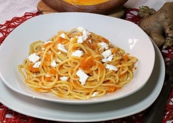 spaghetti con salsa di zucca e zenzero