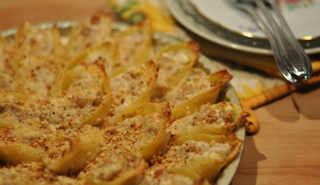 Conchiglioni con cavolfiore e noci