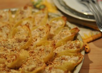 Conchiglioni con cavolfiore e noci