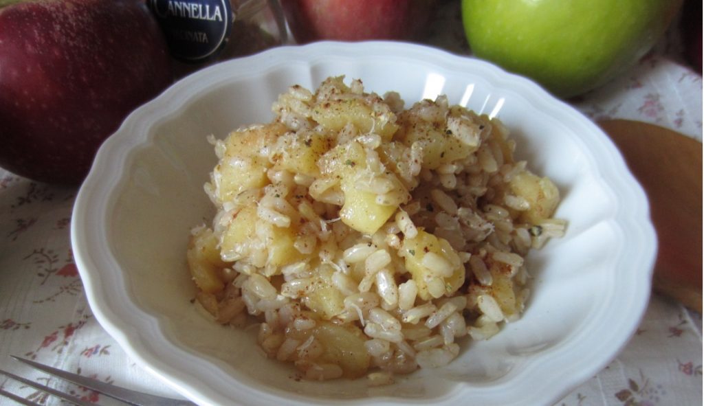 Risotto con mele e cannella dolce salato