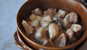Spezzatino di vitello con salvia e panna come fare Spezzatino di vitello con salvia e panna come fare