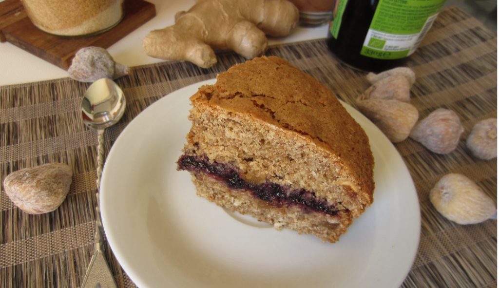 Torta pan di zenzero con marmellata di amarene