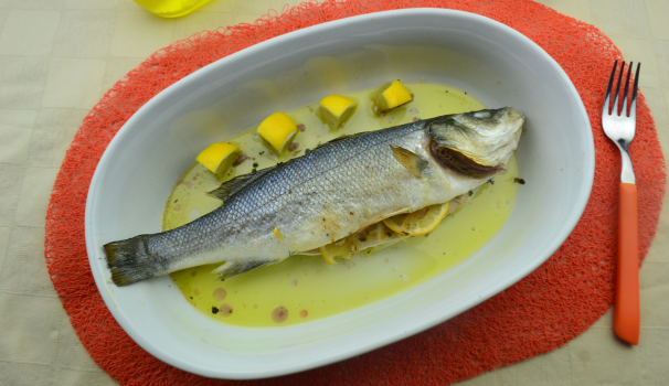 branzino al forno foto fine procedimento