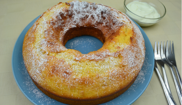 Dopo averla cotta in forno per 35 minuti a 180 gradi ecco pronta da gustare la vostra ciambella allo yogurt.