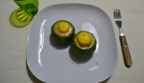 Dopo aver cotto in forno a 180 gradi per 10 minuti ecco pronte da servire le zucchine ripiene di uova.