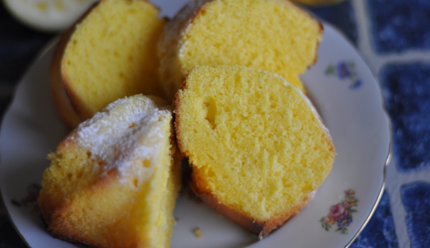 Ed ecco la ciambella al limone pronta per essere gustata