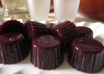 Gelatine alla vodka e succo di mirtilli