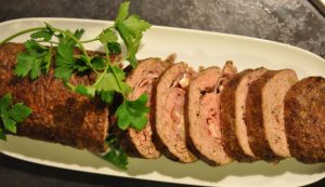 Polpettone con speck e brie Polpettone con speck e brie