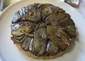 Tarta tatin con carciofi e ricotta salata facile