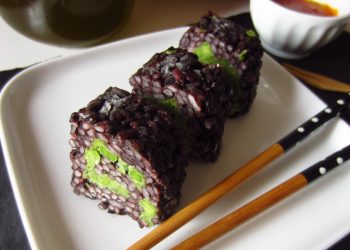 Uramaki di riso nero