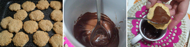 Mentre i biscotti si raffreddano un poco, sciogliete il cioccolato fondente. Una volta ridotto il cioccolato a cubetti potete scioglierlo a bagnomaria oppure, come ho fatto io, con il microonde. In questo caso mettete il cioccolato a cubetti in una tazza che andrà al microonde a media potenza per 30 secondi. Mescolate, e ripetete l’operazione. A questo punto divertitevi decorando i biscotti al cocco con il cioccolato fuso.