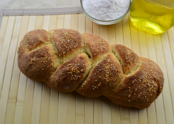 treccia di pane al sesamo foto principale