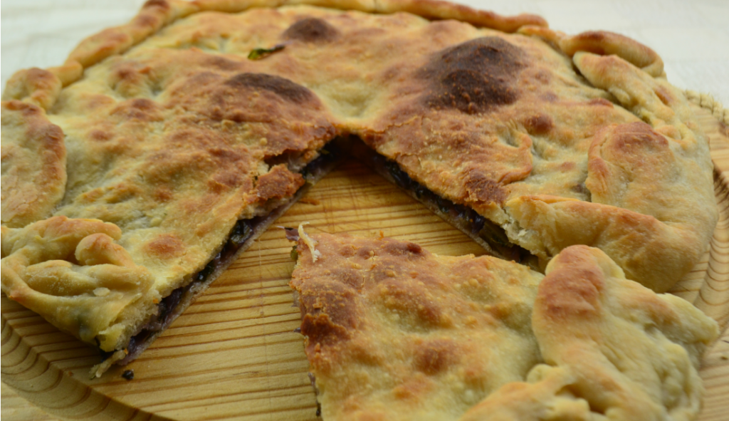 focaccia rustica con cime di rapa e cipolle di Tropea foto princ.