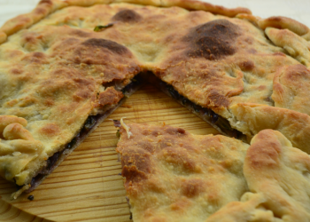 focaccia rustica con cime di rapa e cipolle di Tropea foto princ.