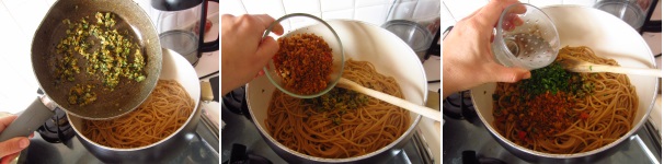 Scolate gli spaghetti. Aggiungete il soffritto di cipolla e acciughe alla pasta e rimescolate bene. Alla fine aggiungete la mollica tostata. Se necessario bagnate la pasta con l’acqua della cottura. Servite il piatto ben caldo.
