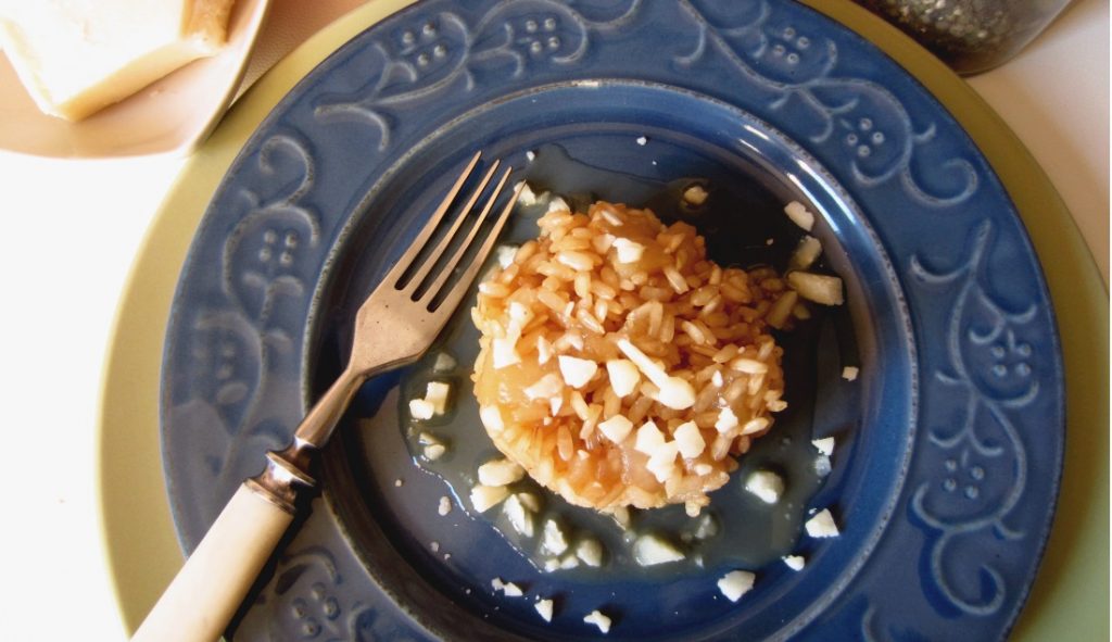 Risotto con pere formaggio e fava tonka saporito