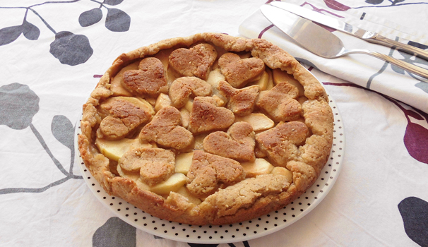 Una volta raffreddata potete servire la crostata semintegrale con marmellata di limoni e mele per una sana merenda o colazione.