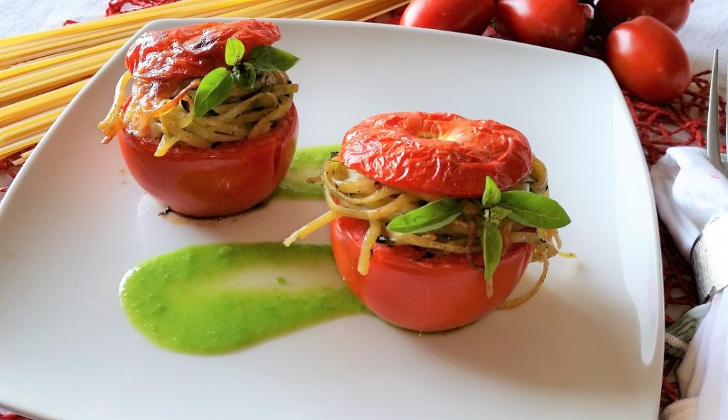 pomodori ripieni di pasta al pesto