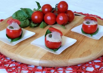 pomodorini ripieni di mousse al tonno