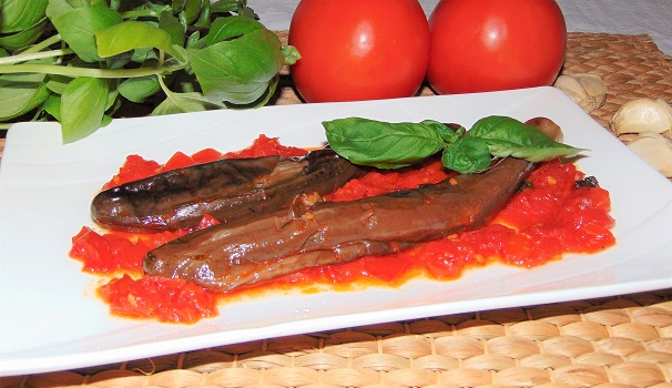 Ed ecco pronte le invitanti melanzane con pomodoro e basilico.