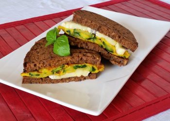 Sandwich ai 4 cereali con frittata di zucchine e brie